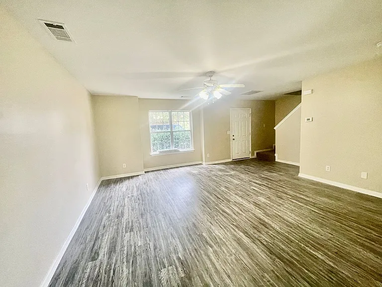 6713 Mallard Creek Rd — Photo 2