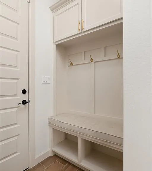 8100 Coyote Dr — Photo 13