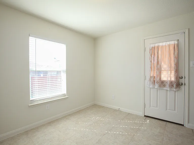 1325 Englemann Dr — Photo 10