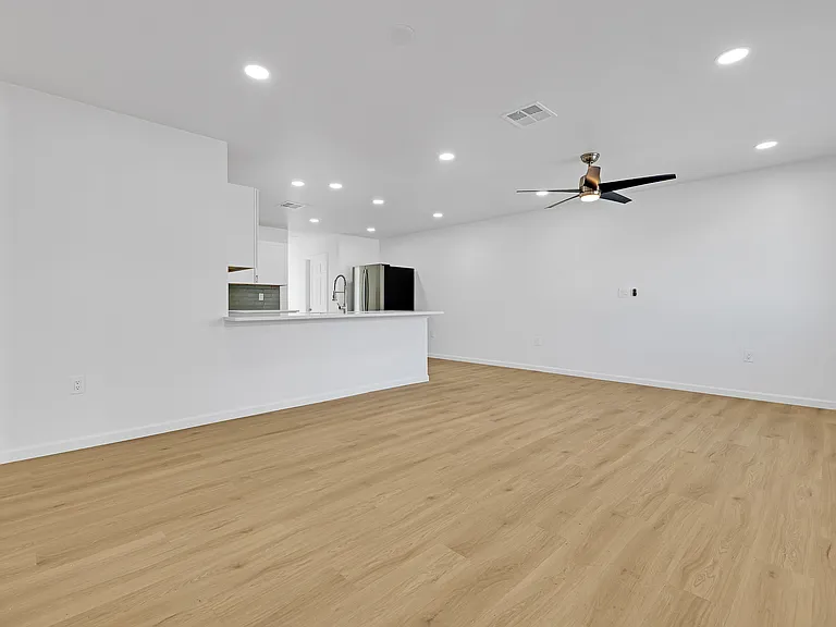 948 E Waverly St #B — Photo 6