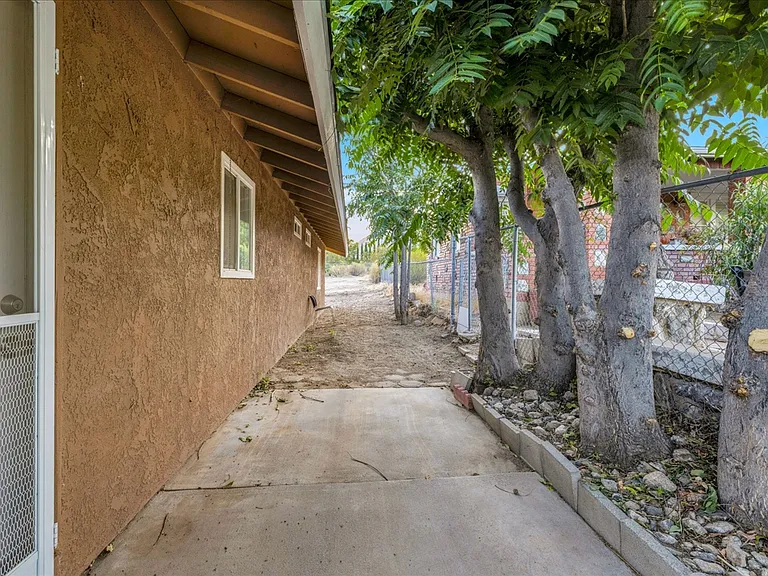 11074 Knobb Ave — Photo 23