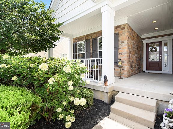 2nd image of 422 Hallman Ct