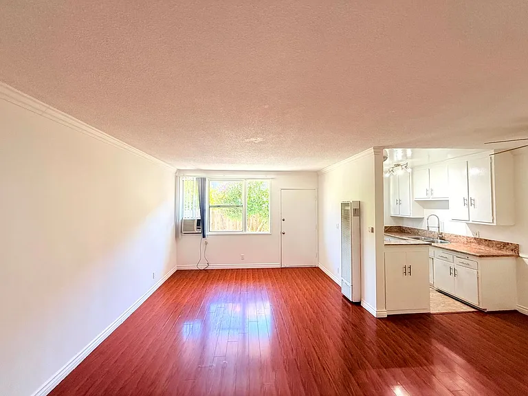 1376 N. Serrano Avenue — Photo 3