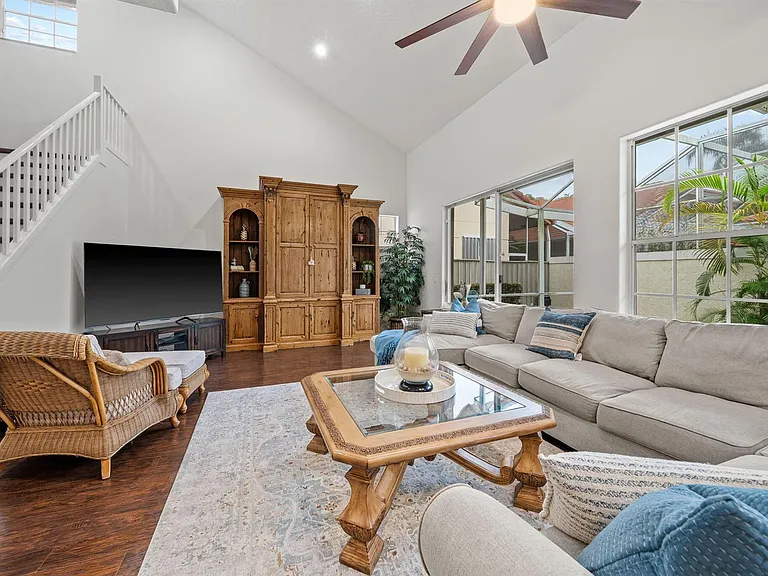 33 Monterey Pointe Dr — Photo 9