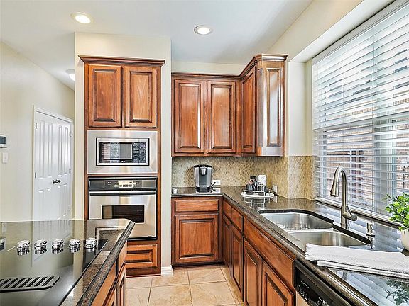 2nd image of 925 Water Oak Dr