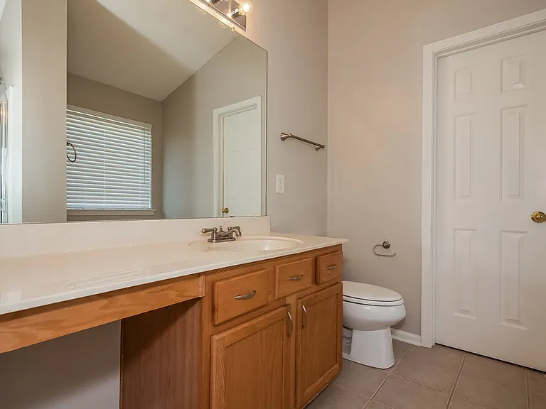 10619 Haddington Dr — Photo 11