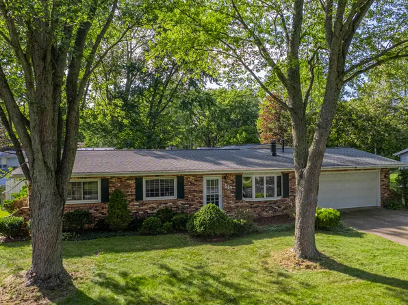 617 Black Oak Dr, Trail Creek, IN 46360