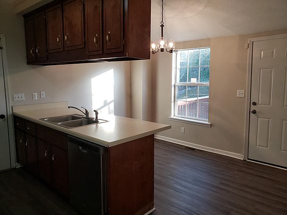 4th image of 128 Whitehall Dr