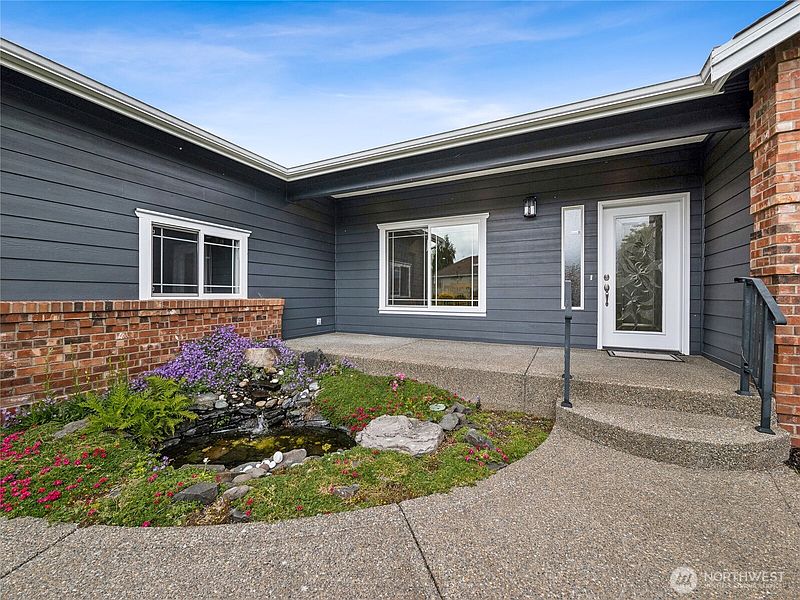 3rd image of 15426 148th Avenue Ct E