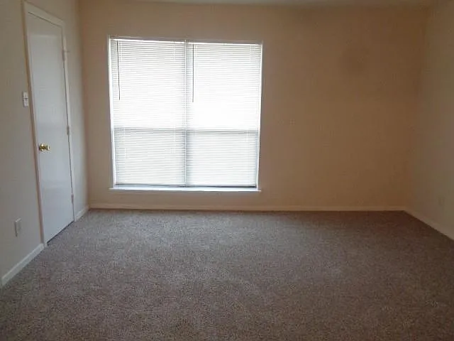 8402 Lone Bridge Ln — Photo 7