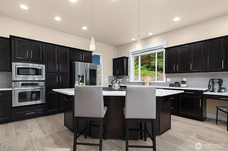 4th image of 16125 SE 44th Way