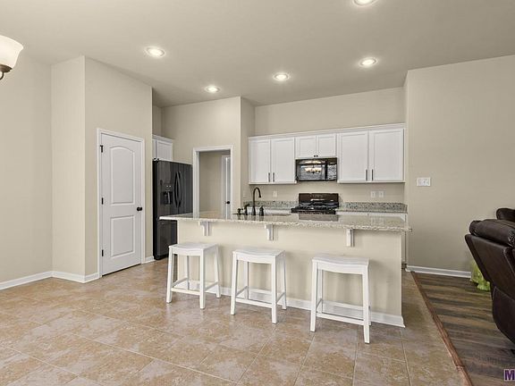 2nd image of 1872 Meadow Oak Dr