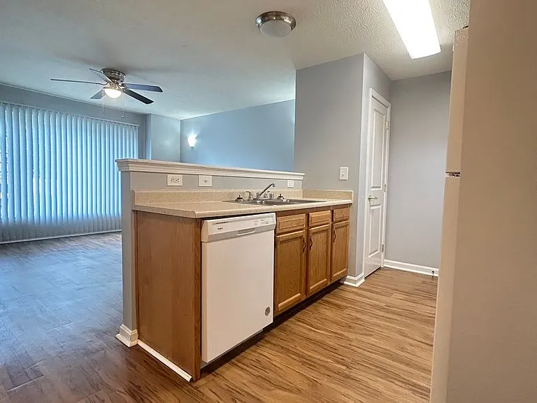 Rowan Place Apartments — Photo 36