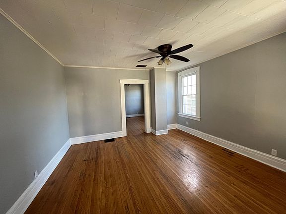 3rd image of 305 E 11th St