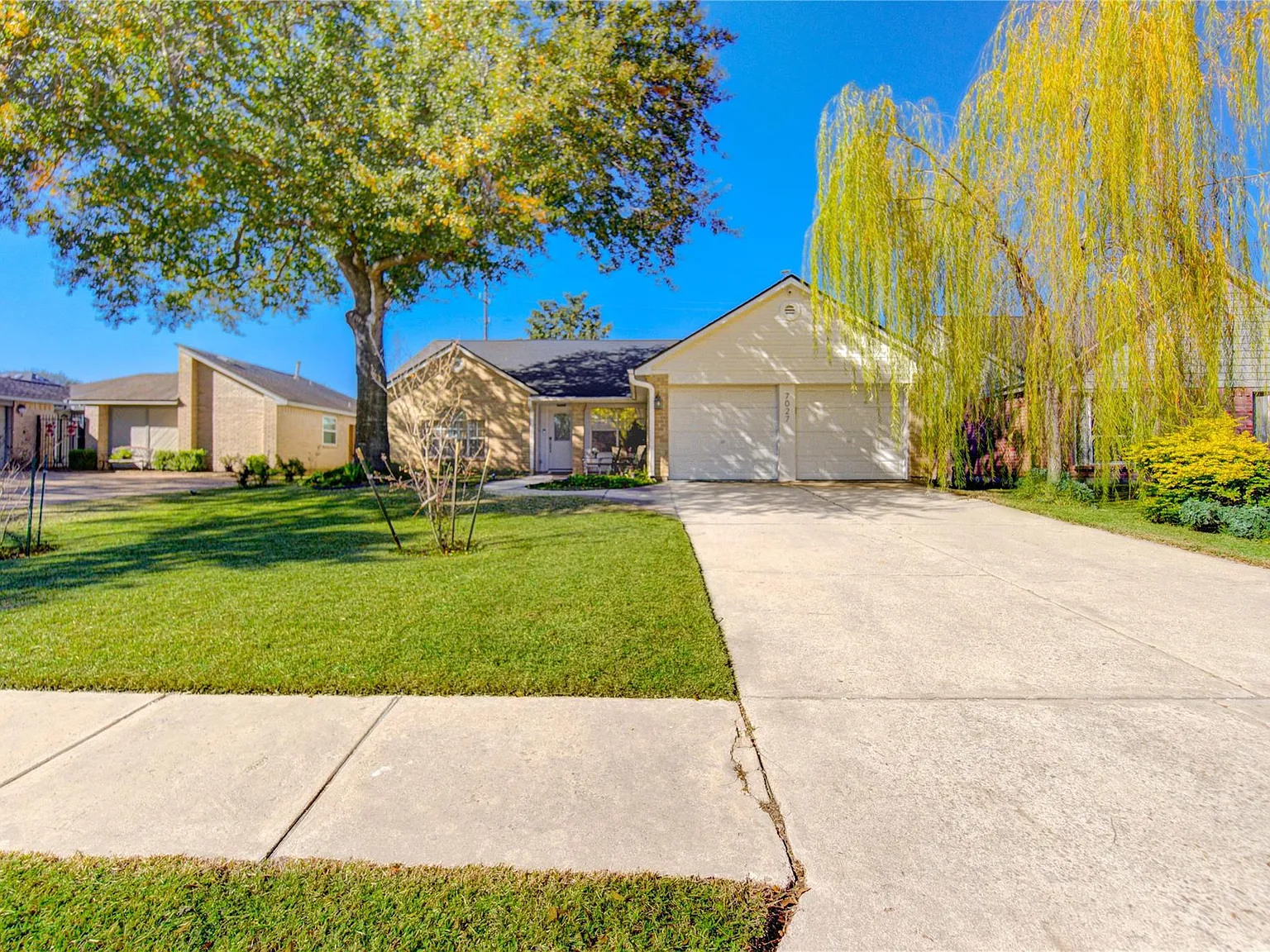 4 bed, 2.0 bath, 1913 sqft, $3,300 — Photo 3