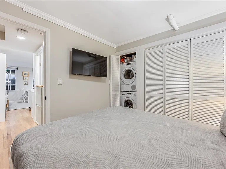 45 1/2 Garden St #45H — Photo 17
