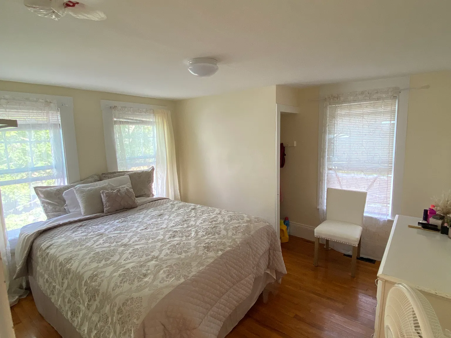 6 bed, 2500 sqft, $3,000 — Photo 3