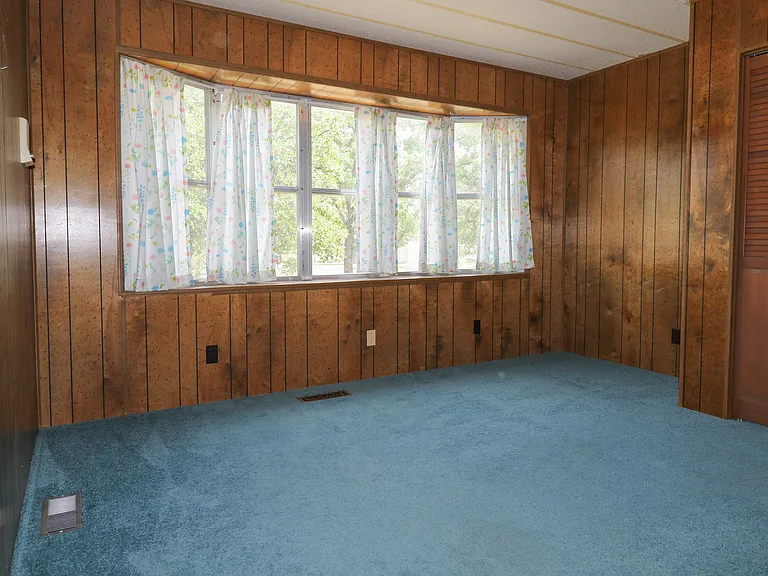 115 Geola St — Photo 15