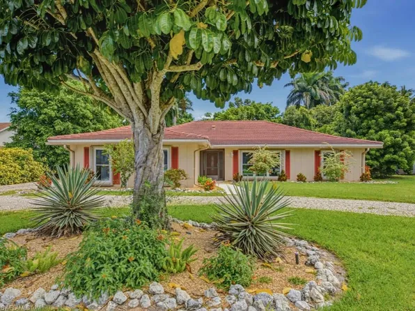 667 Park Shore DR, NAPLES, FL 34103