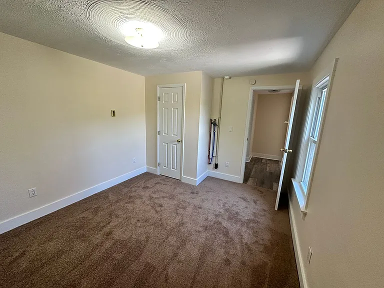 654 E Water St — Photo 3