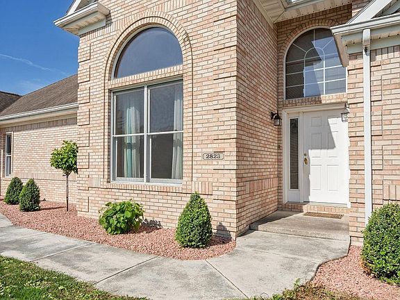 3rd image of 2823 Congress Dr