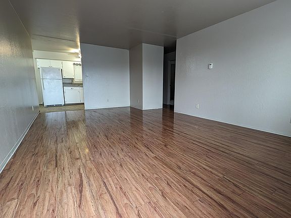 2nd image of 2325-2327 Dahlia Way