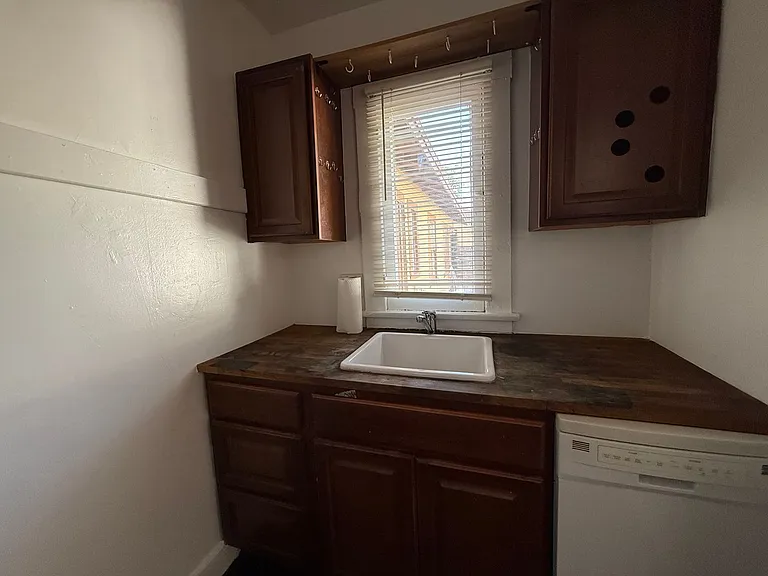 6028 Eleanor Ave #1/2 — Photo 8