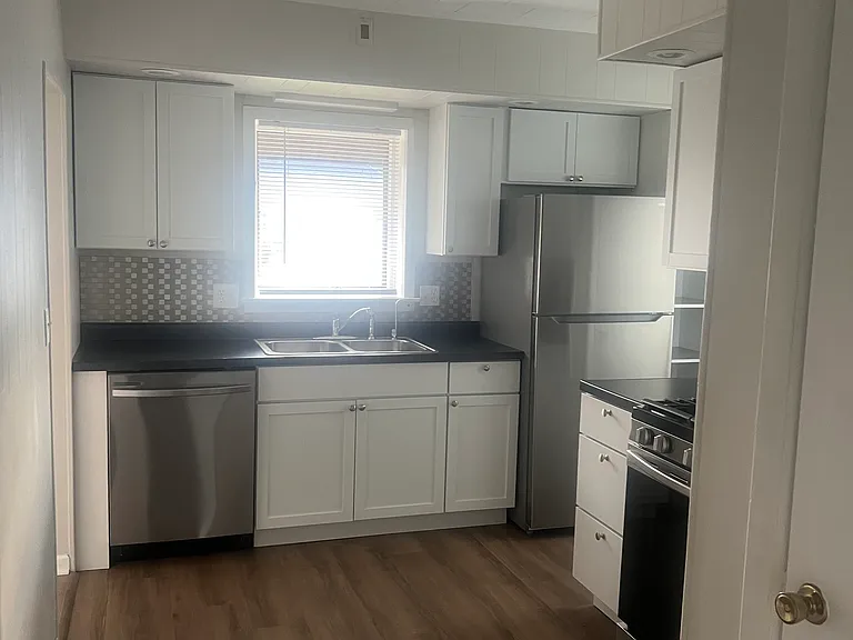 1318 Engle St — Photo 2