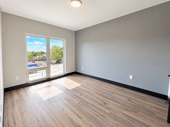 4th image of 862 Broadway #5