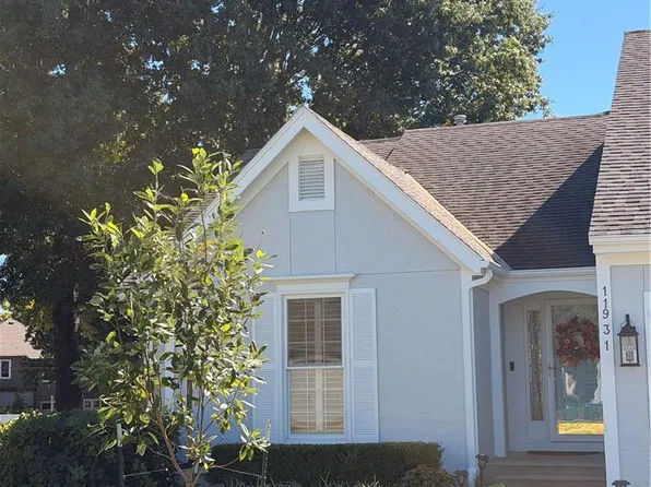 11931 Slater St, Overland Park, KS 66213