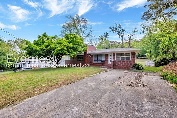 4 bed, 2.0 bath, 1355 sqft, $1,445 — Photo 3
