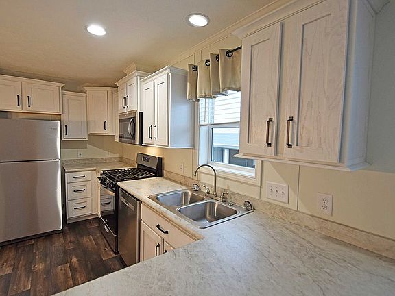 2nd image of 112 Farnsworth Dr