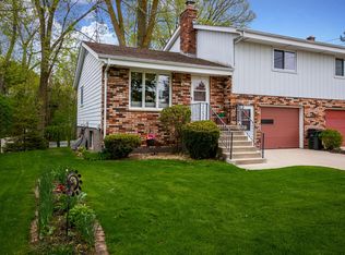 1217 N 9th Ave, West Bend, WI 53090