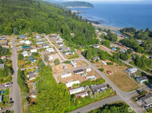 113 8th Street, Clallam Bay, WA 98326
