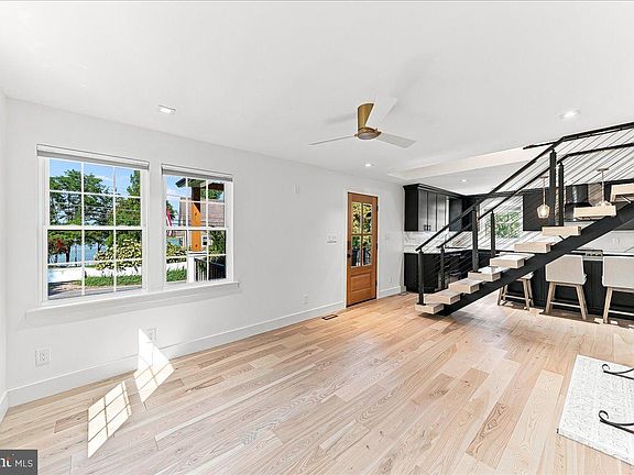 4th image of 1694 Glebe Rd