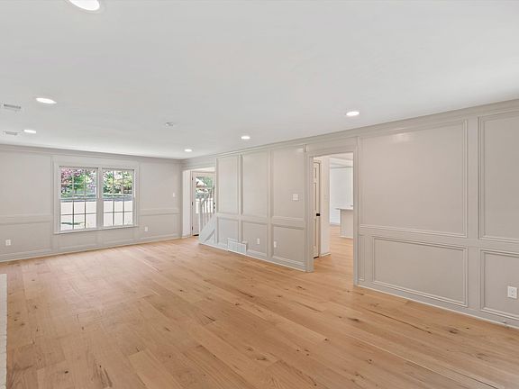 5th image of 873 Hickory Oaks Cir