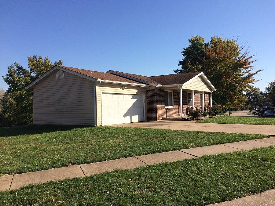 2nd image of 2201 Larbrook Dr