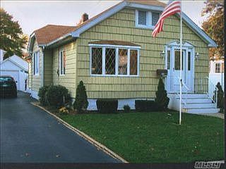 1st image of 28 Locust Ave E