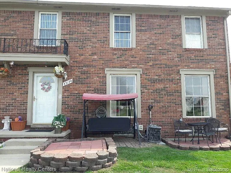 35144 Terrybrook Dr — Photo 1