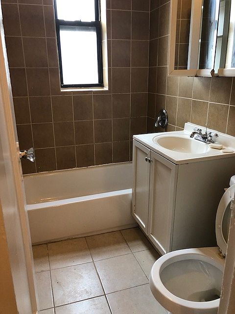 2nd image of 2311 33rd St APT 3C