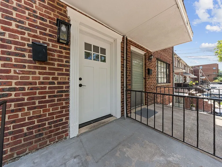 32 College St #2 — Photo 26