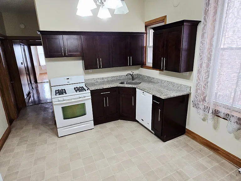 919 N Leavitt St #1F — Photo 6