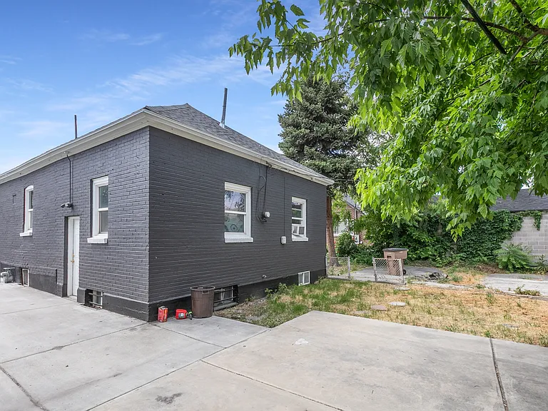 156 N Laxon Ct — Photo 5
