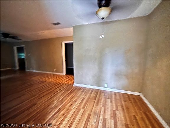 5th image of 204 Choctaw St