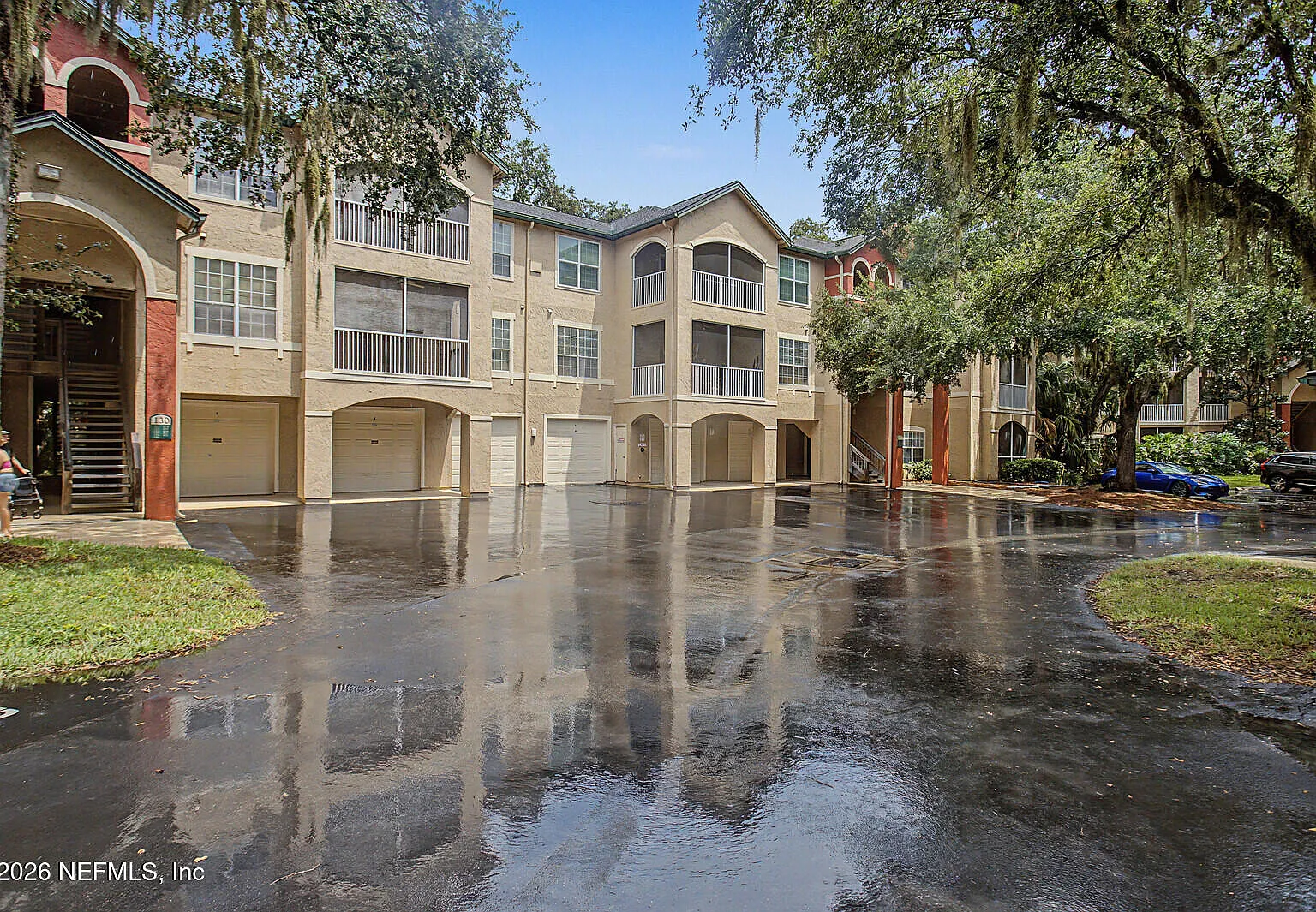2 bed, 1.0 bath, 912 sqft, $1,800 — Photo 2