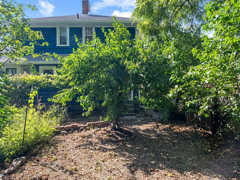 2330 E 16th St — Photo 34