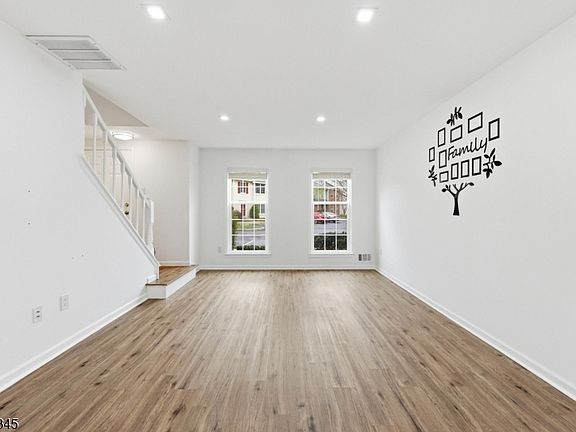 5th image of 72 Boxgrove Place