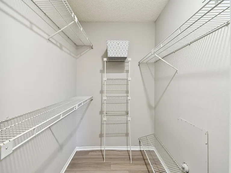 Enclave at Lake Underhill — Photo 18