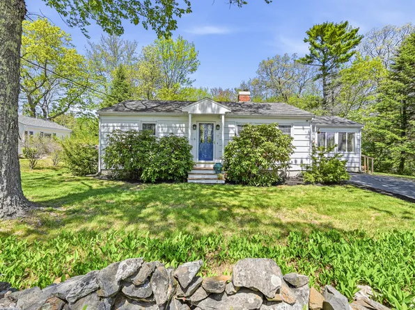 77 Lunt Road, Falmouth, ME 04105