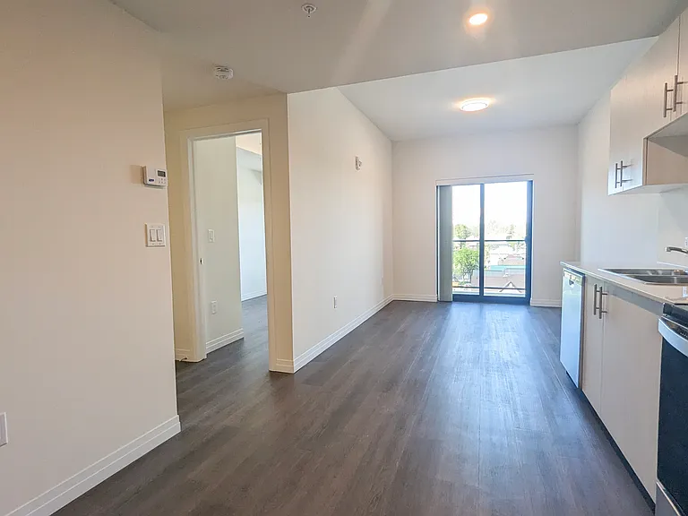 387 King St E #410 — Photo 4